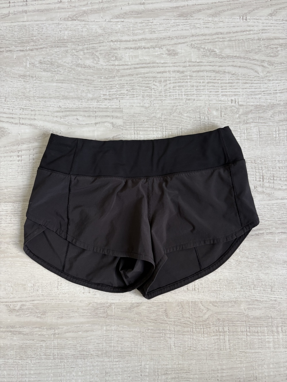 EUC Lululemon Original Speed up shorts Low Rise, 2